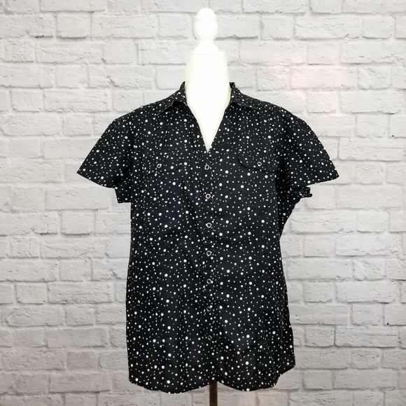 Style & Co. Tops - Style & Co black white short sleeve buttoned top